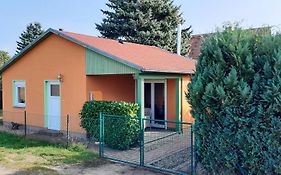 kleines Ferienhaus am Feldrand